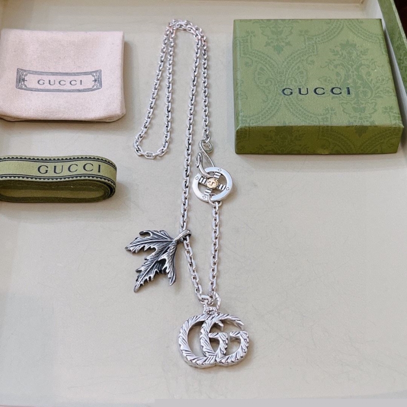 G*u*i necklaces